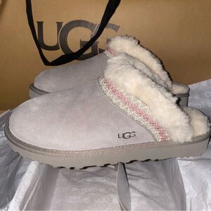 UGG Slippers size 9 New in box